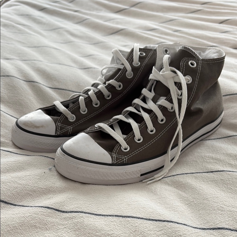 Converse Black and White High-Top Sneakers Classic Canvas Design